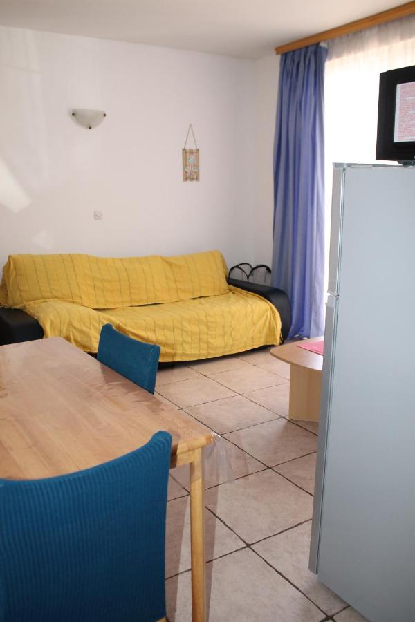 Apartments Neno Пула Екстериор снимка