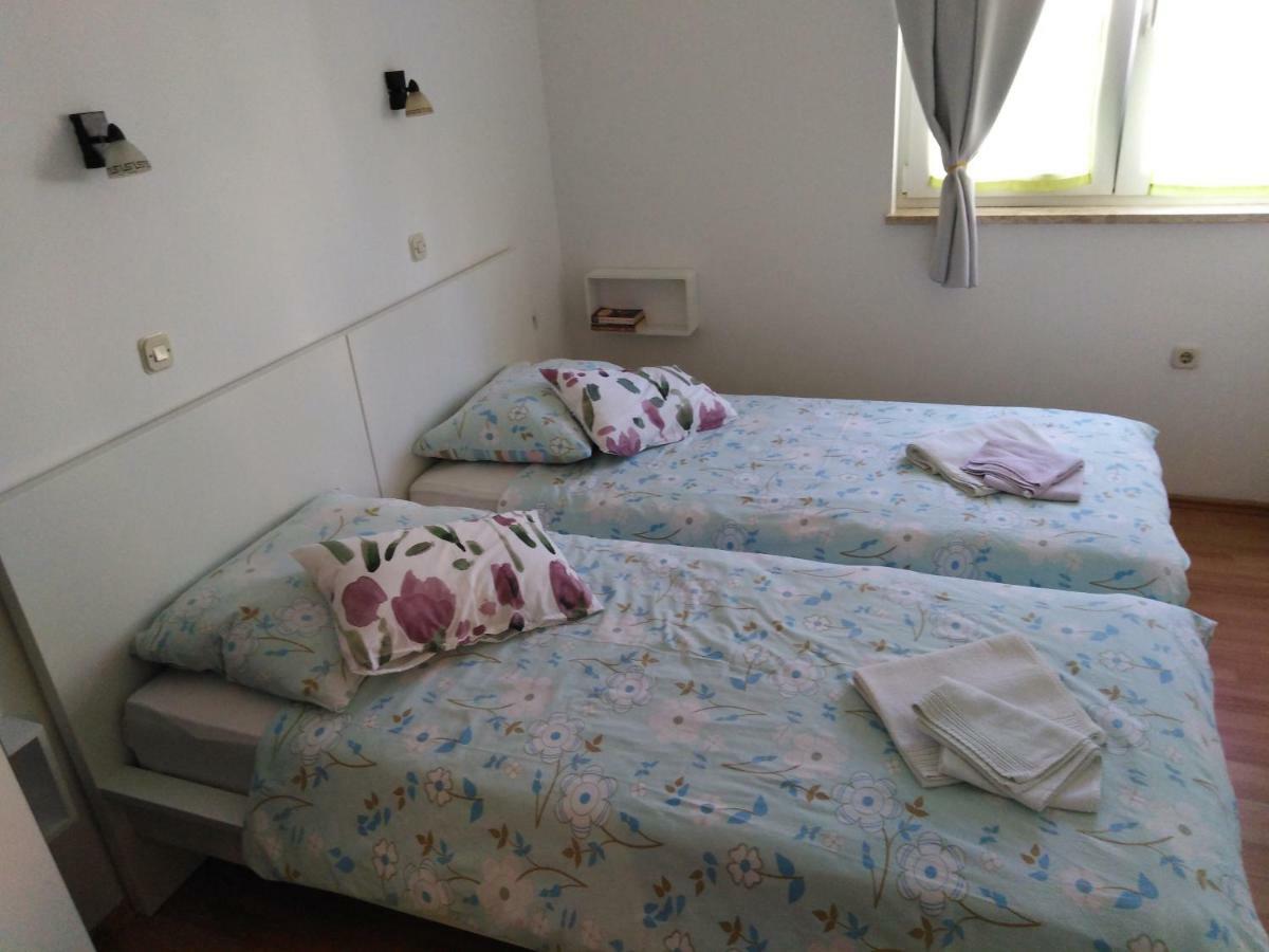 Apartments Neno Пула Екстериор снимка