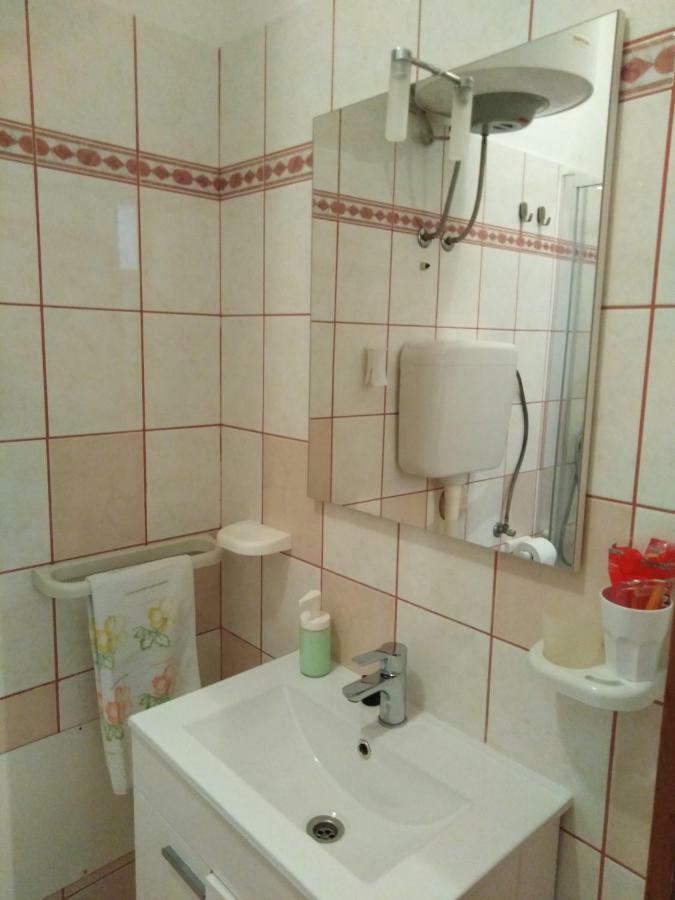 Apartments Neno Пула Екстериор снимка